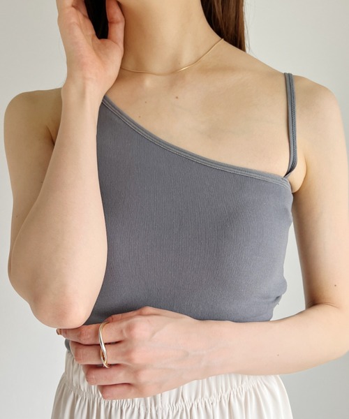 CLEA(クレア)の「カップ付アシメクロップタンクキャミ(タンクトップ・レディース・ホワイト/チャコールグレー/ブラック/ベージュ・FREE)」の12枚目の写真