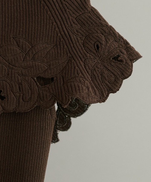 natural couture(ナチュラルクチュール)の「WEB限定カラー有り/刺繍衿強撚リブニット(ニット/セーター・レディース・ブラック/ブラウン/オフホワイト/オレンジ/グリーン・FREE)」の20枚目の写真