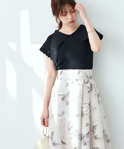 natural couture(ナチュラルクチュール)の「WEB限定カラー有り/刺繍衿強撚リブニット(ニット/セーター・レディース・ブラック/ブラウン/オフホワイト/オレンジ/グリーン・FREE)」の13枚目の写真
