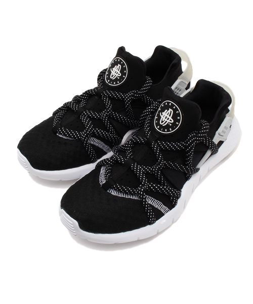NIKE(ナイキ)の「メンズ ナイキ ハラチ ニューデザイン ブラック ピンク NIKE HUARACHE NM 705159(スニーカー・メンズ・ブラック/ピンク・28cm/26cm/27cm)」の2枚目の写真
