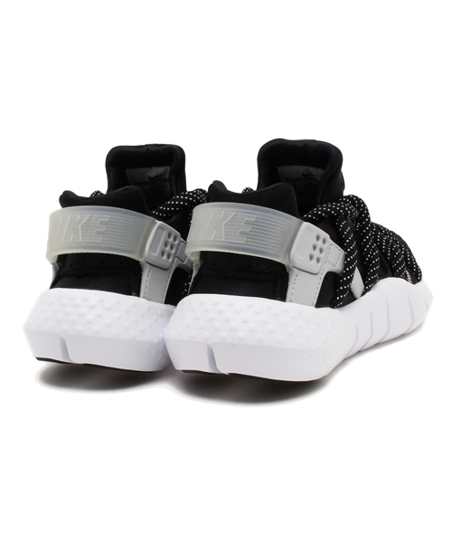 NIKE(ナイキ)の「メンズ ナイキ ハラチ ニューデザイン ブラック ピンク NIKE HUARACHE NM 705159(スニーカー・メンズ・ブラック/ピンク・28cm/26cm/27cm)」の5枚目の写真