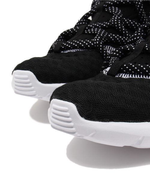 NIKE(ナイキ)の「メンズ ナイキ ハラチ ニューデザイン ブラック ピンク NIKE HUARACHE NM 705159(スニーカー・メンズ・ブラック/ピンク・28cm/26cm/27cm)」の6枚目の写真