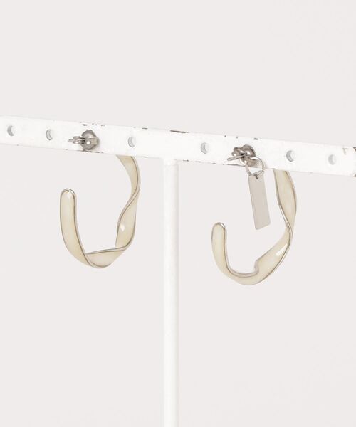 The Rule(ザルール)の「The Rule ザルール:Celadon twist hoop pierced earring:ねじり フープピアス(ピアス(両耳用)・レディース・ホワイト/ブラウン/グレー/クリア・FREE)」の11枚目の写真