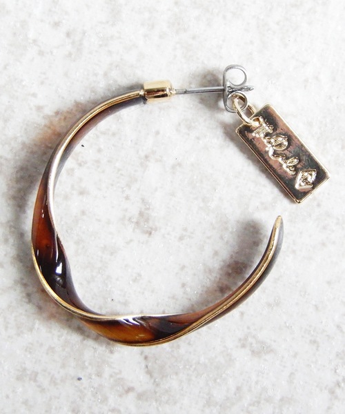 The Rule(ザルール)の「The Rule ザルール:Celadon twist hoop pierced earring:ねじり フープピアス(ピアス(両耳用)・レディース・ホワイト/ブラウン/グレー/クリア・FREE)」の7枚目の写真