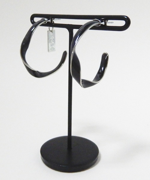 The Rule(ザルール)の「The Rule ザルール:Celadon twist hoop pierced earring:ねじり フープピアス(ピアス(両耳用)・レディース・ホワイト/ブラウン/グレー/クリア・FREE)」の10枚目の写真