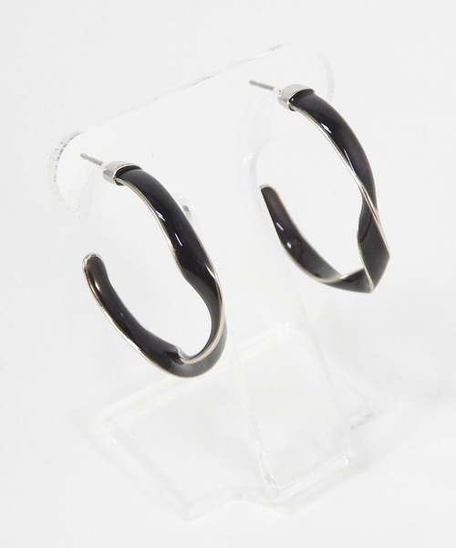 The Rule(ザルール)の「The Rule ザルール:Celadon twist hoop pierced earring:ねじり フープピアス(ピアス(両耳用)・レディース・ホワイト/ブラウン/グレー/クリア・FREE)」の9枚目の写真