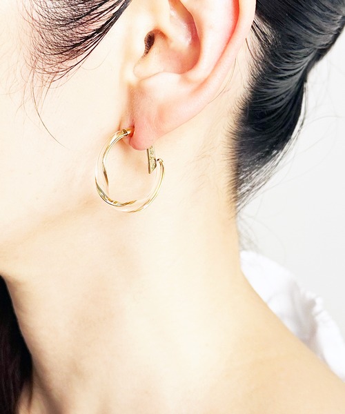 The Rule(ザルール)の「The Rule ザルール:Celadon twist hoop pierced earring:ねじり フープピアス(ピアス(両耳用)・レディース・ホワイト/ブラウン/グレー/クリア・FREE)」の18枚目の写真