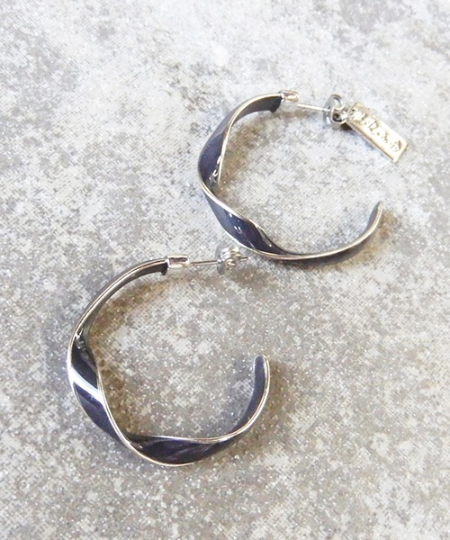 The Rule(ザルール)の「The Rule ザルール:Celadon twist hoop pierced earring:ねじり フープピアス(ピアス(両耳用)・レディース・ホワイト/ブラウン/グレー/クリア・FREE)」の15枚目の写真