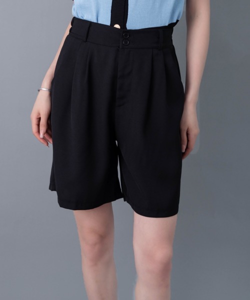 solleim(ソルレム)の「ツータックショートパンツ(その他パンツ・レディース・ブラック/ベージュ/グリーン・M)」の1枚目の写真