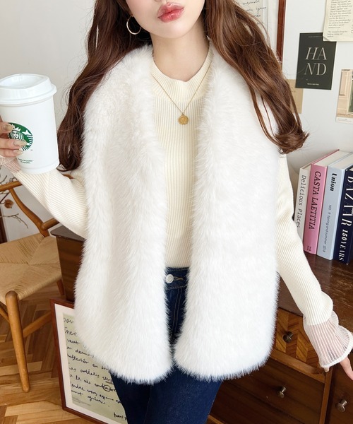 moment+（モーメントプラス）の「【累計販売枚数1万枚突破！】Vネックロングフェイクファーベスト（ベスト・レディース・ブラック/ブラウン/アイボリー/ピンクベージュ/グレイッシュベージュ/グレー/ベージュ/モカ/チャコールグレー・M/FREE）」の13枚目の写真