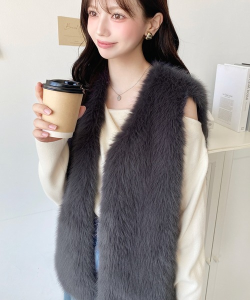 moment+（モーメントプラス）の「【累計販売枚数1万枚突破！】Vネックロングフェイクファーベスト（ベスト・レディース・ブラック/ブラウン/アイボリー/ピンクベージュ/グレイッシュベージュ/グレー/ベージュ/モカ/チャコールグレー・M/FREE）」の18枚目の写真