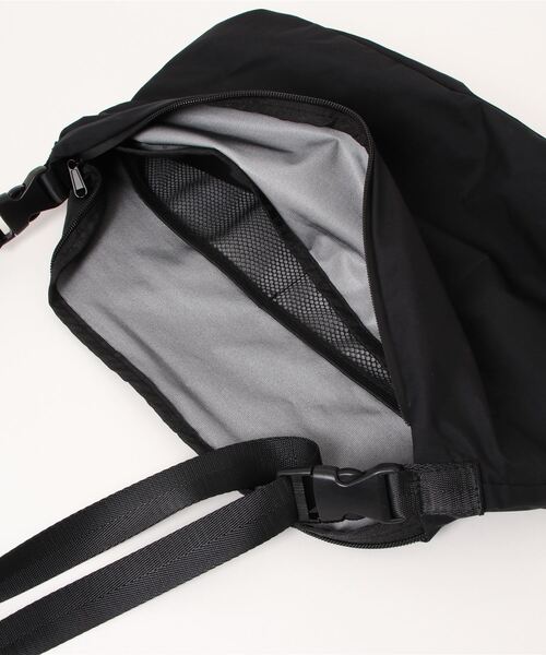 NAUGHTIAM（ノーティアム）の「【NAUGHTIAM/ノーティアム】ブリザテック ショルダーバッグM（ショルダーバッグ・メンズ・ブラック/ベージュ/ネイビー/サックスブルー・FREE）」の7枚目の写真