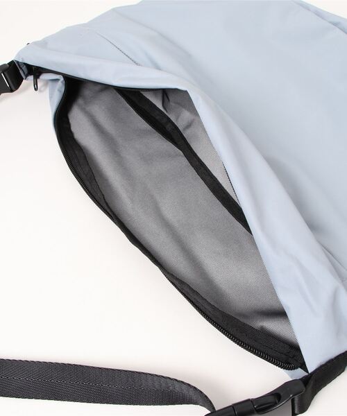 NAUGHTIAM（ノーティアム）の「【NAUGHTIAM/ノーティアム】ブリザテック ショルダーバッグM（ショルダーバッグ・メンズ・ブラック/ベージュ/ネイビー/サックスブルー・FREE）」の9枚目の写真