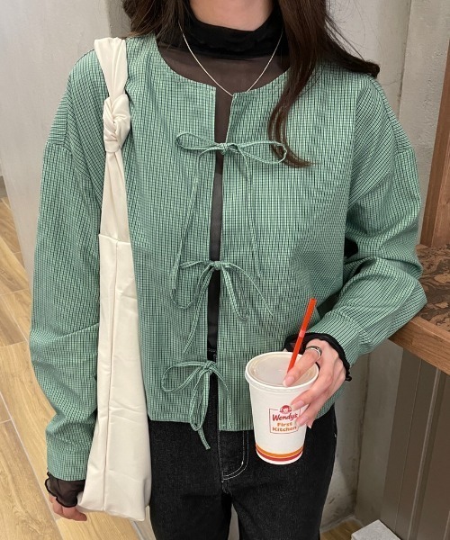 nemne store(ネンネストア)の「リボンシャツ(シャツ/ブラウス・レディース・ブラウン/ブルー/グリーン/アイボリー・フリー)」の4枚目の写真