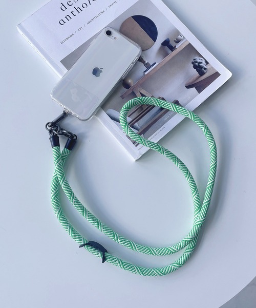 AS KNOW AS plus（アズノゥアズプラス）の「futo コードストラップ（スマホグッズ・レディース・ブラック/カーキ/ライトグリーン/ホワイト×ブラック/ブラック×ホワイト/ブルー/ブルー系その他/ホワイト×パープル/オレンジ系その他/ピンク系その他/グリーン系その他/コーラルピンク/パープル/ピンク・FREE）」の8枚目の写真