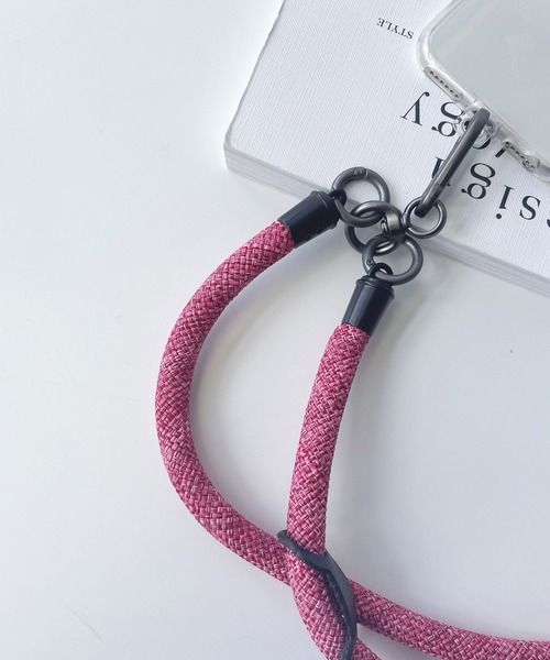 AS KNOW AS plus（アズノゥアズプラス）の「futo コードストラップ（スマホグッズ・レディース・ブラック/カーキ/ライトグリーン/ホワイト×ブラック/ブラック×ホワイト/ブルー/ブルー系その他/ホワイト×パープル/オレンジ系その他/ピンク系その他/グリーン系その他/コーラルピンク/パープル/ピンク・FREE）」の12枚目の写真