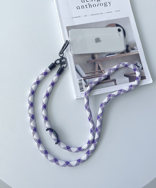 AS KNOW AS plus（アズノゥアズプラス）の「futo コードストラップ（スマホグッズ・レディース・ブラック/カーキ/ライトグリーン/ホワイト×ブラック/ブラック×ホワイト/ブルー/ブルー系その他/ホワイト×パープル/オレンジ系その他/ピンク系その他/グリーン系その他/コーラルピンク/パープル/ピンク・FREE）」の3枚目の写真