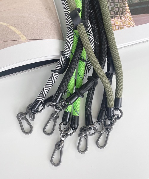 AS KNOW AS plus（アズノゥアズプラス）の「futo コードストラップ（スマホグッズ・レディース・ブラック/カーキ/ライトグリーン/ホワイト×ブラック/ブラック×ホワイト/ブルー/ブルー系その他/ホワイト×パープル/オレンジ系その他/ピンク系その他/グリーン系その他/コーラルピンク/パープル/ピンク・FREE）」の17枚目の写真