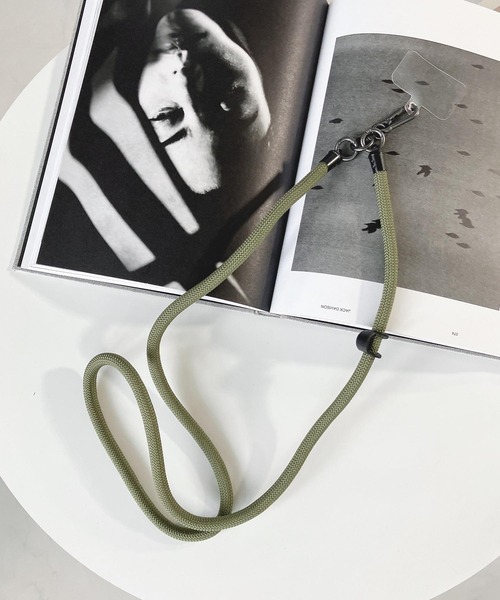 AS KNOW AS plus（アズノゥアズプラス）の「futo コードストラップ（スマホグッズ・レディース・ブラック/カーキ/ライトグリーン/ホワイト×ブラック/ブラック×ホワイト/ブルー/ブルー系その他/ホワイト×パープル/オレンジ系その他/ピンク系その他/グリーン系その他/コーラルピンク/パープル/ピンク・FREE）」の21枚目の写真