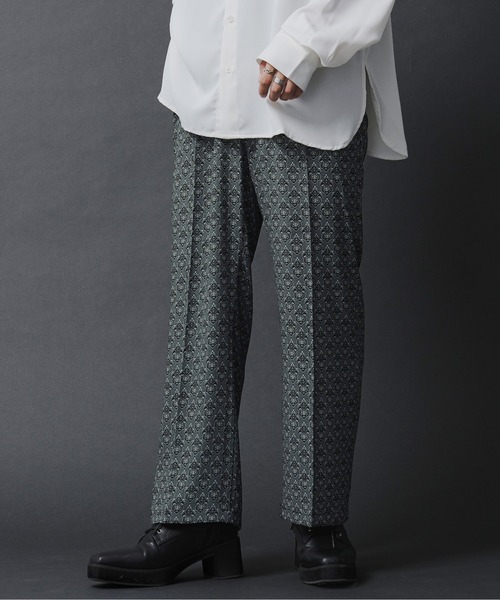 Ellno Loset（エルノロゼット）の「ダマスク柄ワイドストレートパンツ（その他パンツ・メンズ・グリーン/ダークパープル/グレー系その他・SMALL/MEDIUM/LARGE）」の2枚目の写真