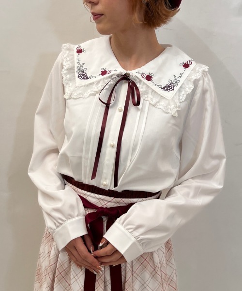 axes femme POETIQUE（アクシーズファムポエティック）の「ラ　レコルト刺繍襟ＢＬ（シャツ/ブラウス・レディース・ブラック/ベージュ/キナリ・MEDIUM）」の3枚目の写真