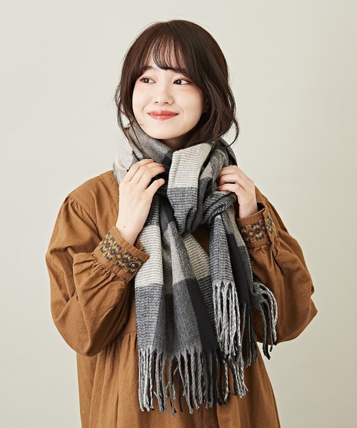 CUBE SUGAR（キューブシュガー）の「WEB限定チェック柄大判ストール（ストール/ショール・レディース・ブルー系その他/パープル系その他/レッド系その他/ブラウン系その他/ブラック系その他・M）」の2枚目の写真