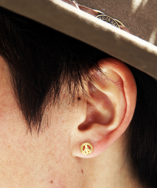 amp japan(アンプジャパン)の「Peace Pierce-GOLD-(ピース ゴールド ピアス)(ピアス(片耳用)・メンズ・ゴールド・FREE)」の1枚目の写真