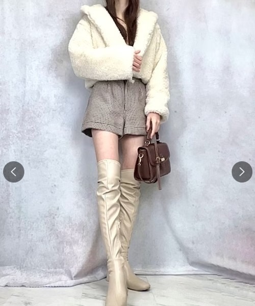 Cozy&Kitsch（コージーアンドキッチ）の「Cozy＆Kitsch セーラーネックボアダッフルフードジャケット（ムートンコート・レディース・ブラック/アイボリー・FREE）」の13枚目の写真