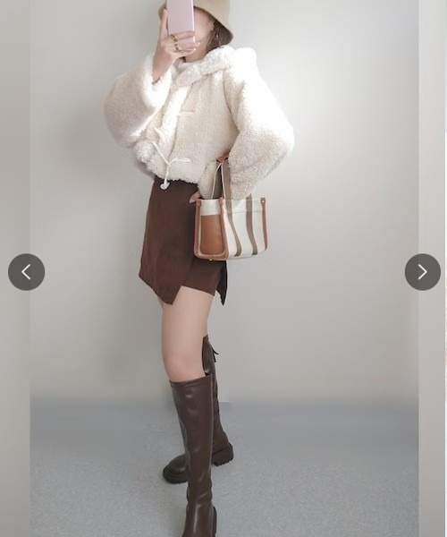 Cozy&Kitsch（コージーアンドキッチ）の「Cozy＆Kitsch セーラーネックボアダッフルフードジャケット（ムートンコート・レディース・ブラック/アイボリー・FREE）」の9枚目の写真