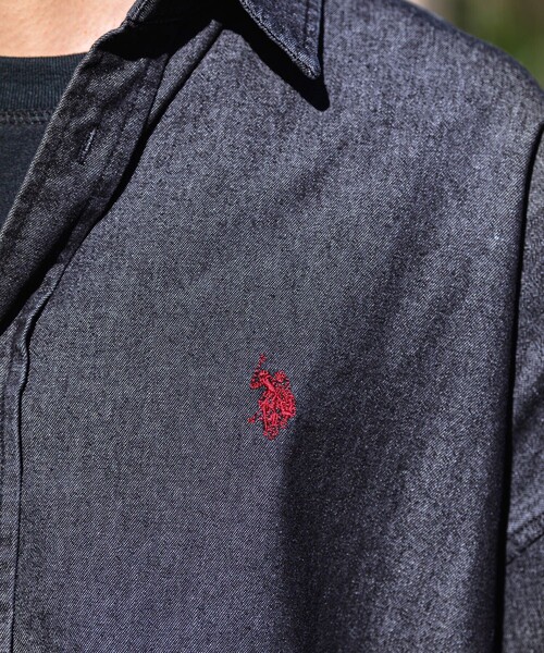 U.S. POLO ASSN.（ユーエスポロアッスン）の「U.S. POLO ASSN./ユーエスポロアッスン　別注レギュラーカラーデニムシャツ/ビッグシャツ/ユニセックス（シャツ/ブラウス・メンズ・サックスブルー/チャコールグレー/ブルー・SMALL/MEDIUM/LARGE）」の10枚目の写真