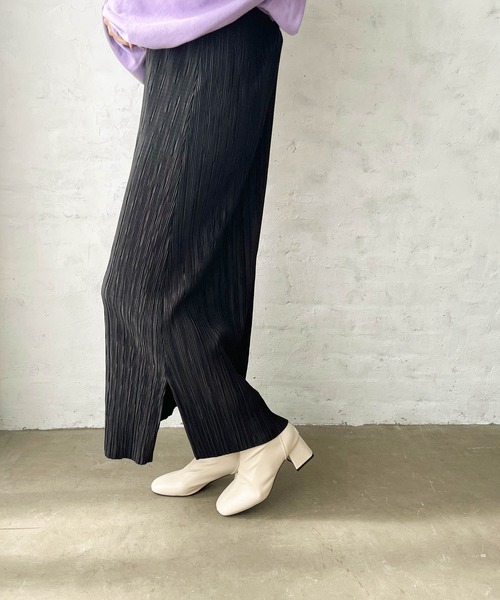 SallyLunn(サリーラン)の「フェイクレザーショートブーツ(ブーツ・レディース・アイボリー/ブラック/ベージュ・SMALL/MEDIUM/LARGE)」の15枚目の写真