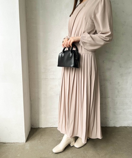 SallyLunn(サリーラン)の「フェイクレザーショートブーツ(ブーツ・レディース・アイボリー/ブラック/ベージュ・SMALL/MEDIUM/LARGE)」の14枚目の写真