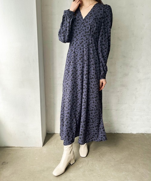 SallyLunn(サリーラン)の「フェイクレザーショートブーツ(ブーツ・レディース・アイボリー/ブラック/ベージュ・SMALL/MEDIUM/LARGE)」の13枚目の写真