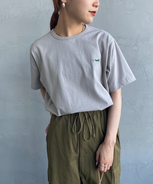 TOWNCRAFT（タウンクラフト）の「[TOWN CRAFT/タウンクラフト・THE FOX/ザフォックス] 別注 ワンポイントロゴ ショートスリーブTシャツ（Tシャツ/カットソー・レディース・グリーン/グレイッシュベージュ/ホワイト/ネイビー/ブラック・L/S/XL/M）」の3枚目の写真