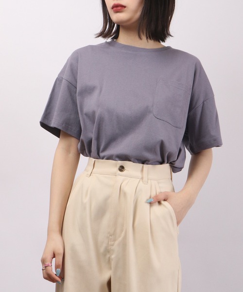 spiritoso(スピリトーゾ)の「spiritoso ポケット付き Uネック Tシャツ(無地)(Tシャツ/カットソー・レディース・グレイッシュベージュ/オフホワイト/ブルー/グリーン/チャコール・M)」の2枚目の写真
