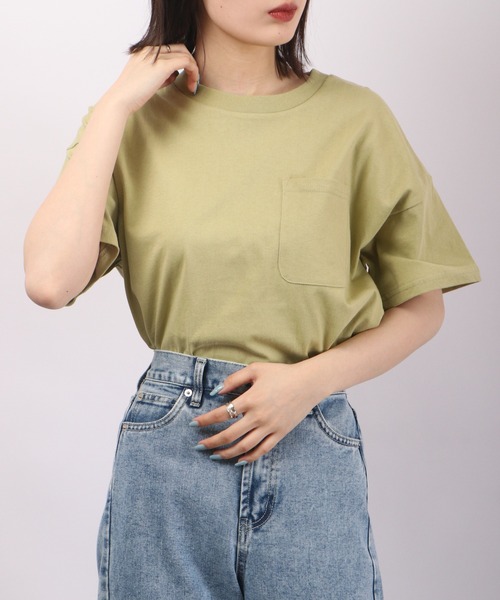 spiritoso(スピリトーゾ)の「spiritoso ポケット付き Uネック Tシャツ(無地)(Tシャツ/カットソー・レディース・グレイッシュベージュ/オフホワイト/ブルー/グリーン/チャコール・M)」の1枚目の写真