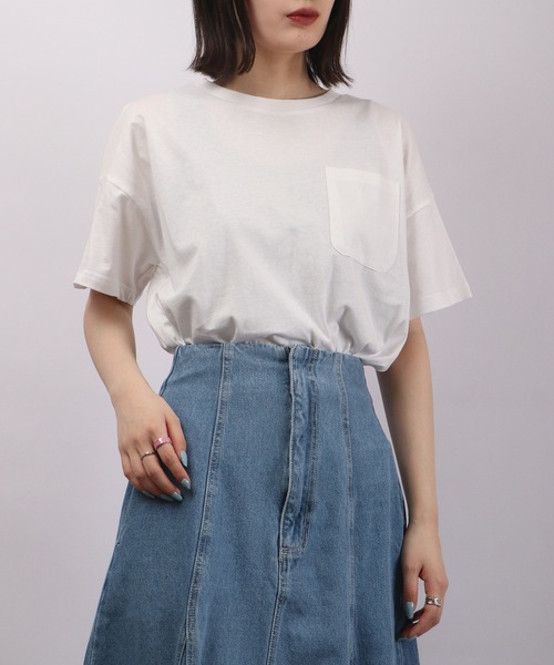 spiritoso(スピリトーゾ)の「spiritoso ポケット付き Uネック Tシャツ(無地)(Tシャツ/カットソー・レディース・グレイッシュベージュ/オフホワイト/ブルー/グリーン/チャコール・M)」の16枚目の写真