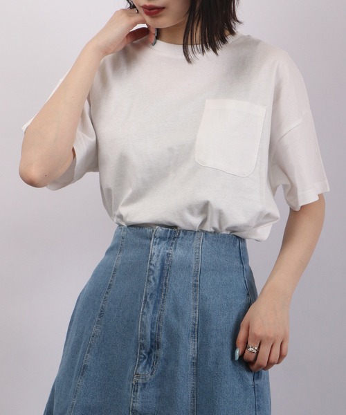 spiritoso(スピリトーゾ)の「spiritoso ポケット付き Uネック Tシャツ(無地)(Tシャツ/カットソー・レディース・グレイッシュベージュ/オフホワイト/ブルー/グリーン/チャコール・M)」の14枚目の写真