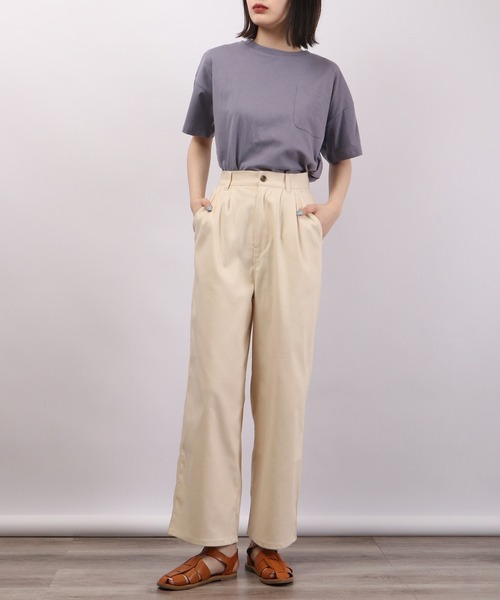 spiritoso(スピリトーゾ)の「spiritoso ポケット付き Uネック Tシャツ(無地)(Tシャツ/カットソー・レディース・グレイッシュベージュ/オフホワイト/ブルー/グリーン/チャコール・M)」の13枚目の写真