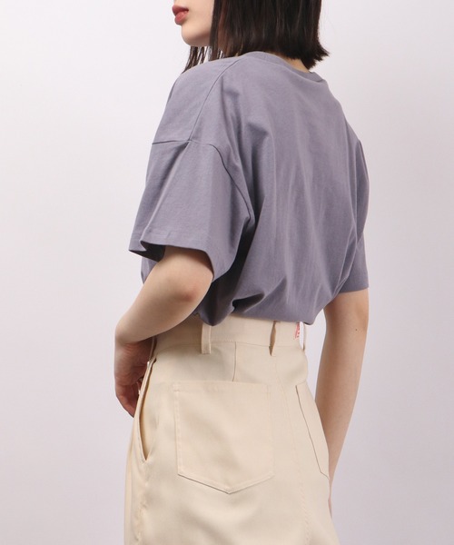spiritoso(スピリトーゾ)の「spiritoso ポケット付き Uネック Tシャツ(無地)(Tシャツ/カットソー・レディース・グレイッシュベージュ/オフホワイト/ブルー/グリーン/チャコール・M)」の11枚目の写真
