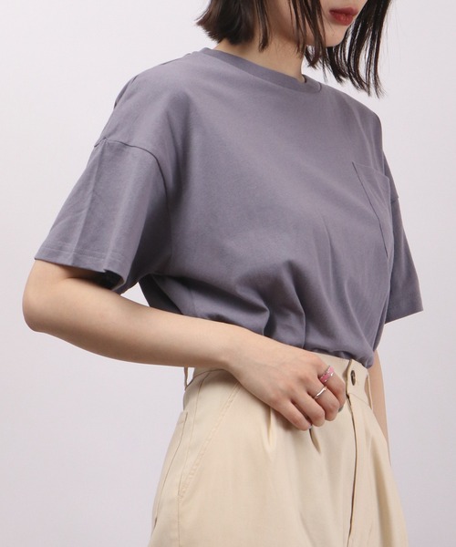 spiritoso(スピリトーゾ)の「spiritoso ポケット付き Uネック Tシャツ(無地)(Tシャツ/カットソー・レディース・グレイッシュベージュ/オフホワイト/ブルー/グリーン/チャコール・M)」の10枚目の写真