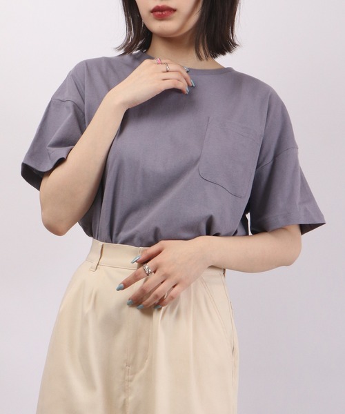 spiritoso(スピリトーゾ)の「spiritoso ポケット付き Uネック Tシャツ(無地)(Tシャツ/カットソー・レディース・グレイッシュベージュ/オフホワイト/ブルー/グリーン/チャコール・M)」の8枚目の写真