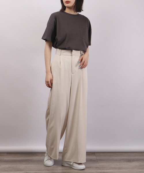 spiritoso(スピリトーゾ)の「spiritoso ポケット付き Uネック Tシャツ(無地)(Tシャツ/カットソー・レディース・グレイッシュベージュ/オフホワイト/ブルー/グリーン/チャコール・M)」の21枚目の写真
