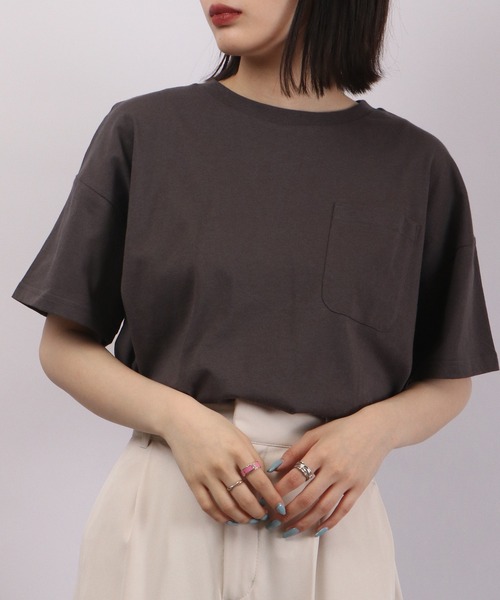 spiritoso(スピリトーゾ)の「spiritoso ポケット付き Uネック Tシャツ(無地)(Tシャツ/カットソー・レディース・グレイッシュベージュ/オフホワイト/ブルー/グリーン/チャコール・M)」の19枚目の写真