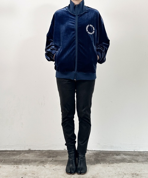 COMMON WARE（コモンウェアー）の「COMMONWARE:ベロア 2ライントラックジャケット（ジャージ・レディース・ダークブルー/ブラック/ブラウン・M/L/XL）」の13枚目の写真