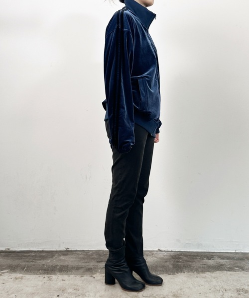 COMMON WARE（コモンウェアー）の「COMMONWARE:ベロア 2ライントラックジャケット（ジャージ・レディース・ダークブルー/ブラック/ブラウン・M/L/XL）」の15枚目の写真