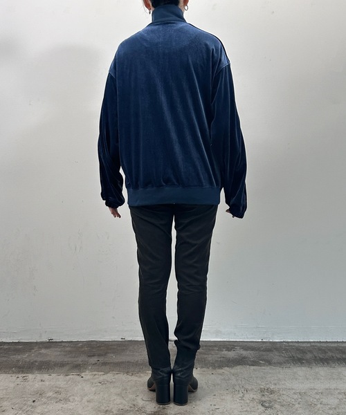 COMMON WARE（コモンウェアー）の「COMMONWARE:ベロア 2ライントラックジャケット（ジャージ・レディース・ダークブルー/ブラック/ブラウン・M/L/XL）」の17枚目の写真