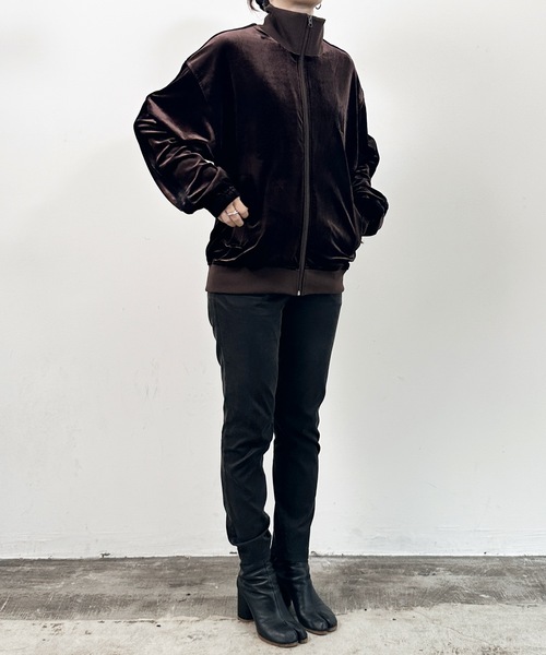 COMMON WARE（コモンウェアー）の「COMMONWARE:ベロア 2ライントラックジャケット（ジャージ・レディース・ダークブルー/ブラック/ブラウン・M/L/XL）」の10枚目の写真
