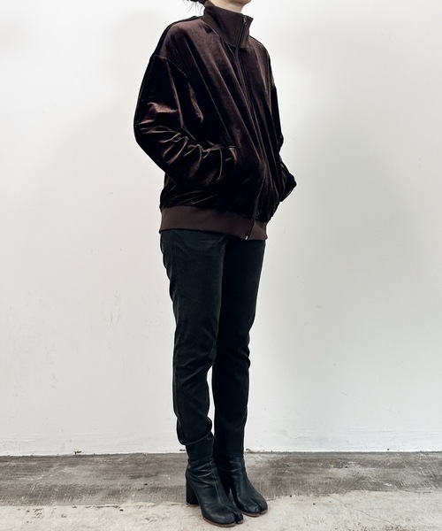 COMMON WARE（コモンウェアー）の「COMMONWARE:ベロア 2ライントラックジャケット（ジャージ・レディース・ダークブルー/ブラック/ブラウン・M/L/XL）」の11枚目の写真