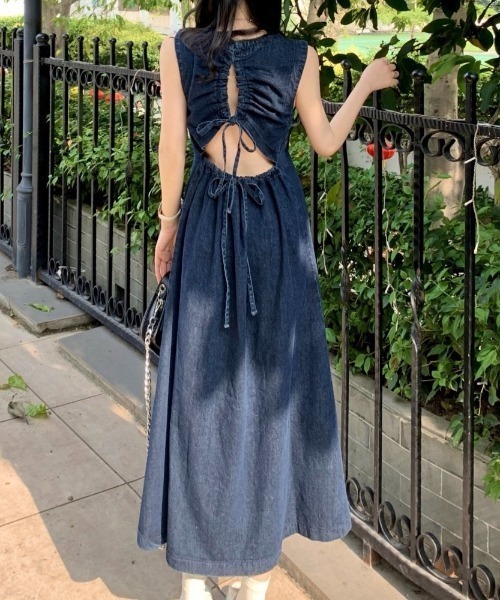 LADY LIKE（レディライク）の「バックリボン肌見せデニムワンピース